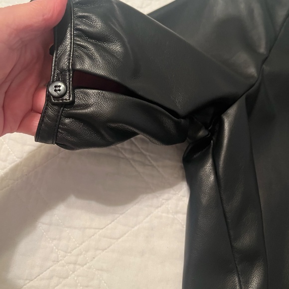 Avec Les Filles NWT Black Faux Leather Short Sleeve Button-Up Blouse Large NEW - Picture 9 of 13